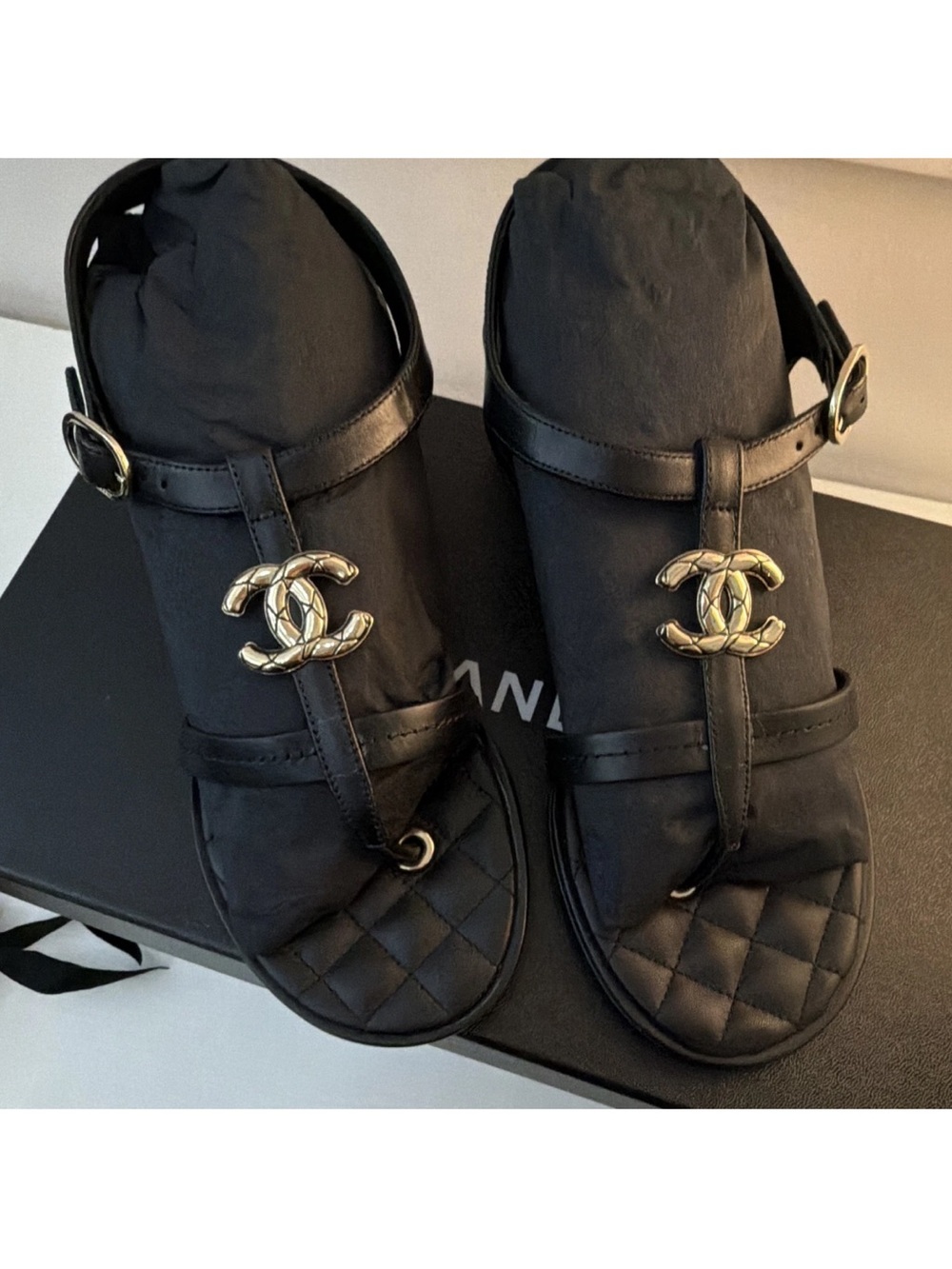 CHANEL G39740 Black Quilted Leather CC Logo Ankle Strap
Sandals EU 39 NWB